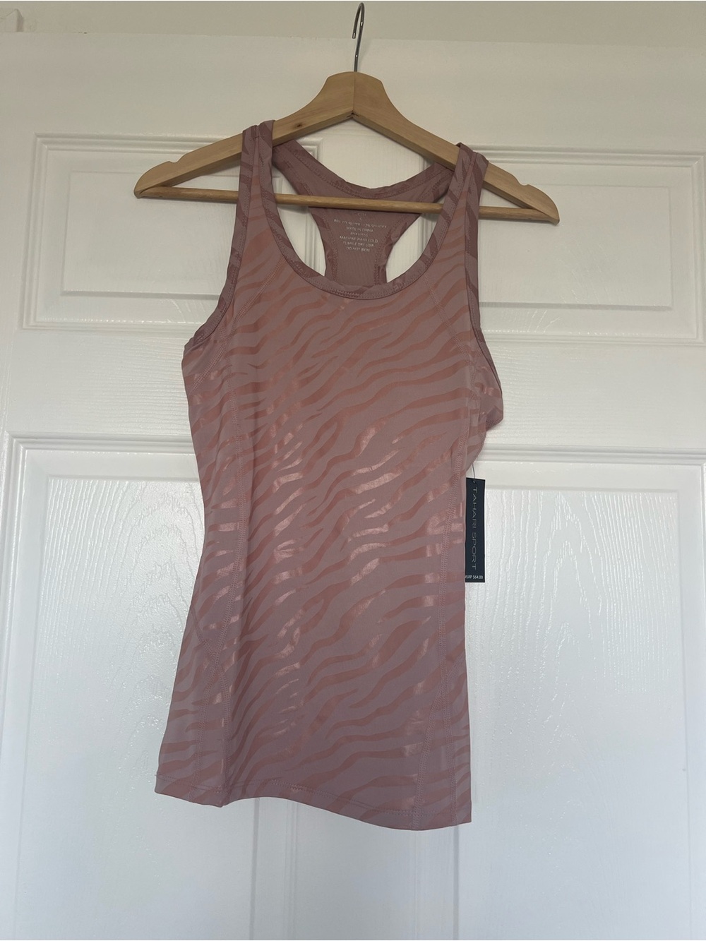 NWT Tahari Sport Racerback Activewear
Sleeveless Tank Top Pink Size small in bra